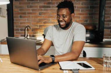 VETERAN FILLS OUT VA FORM ONLINE